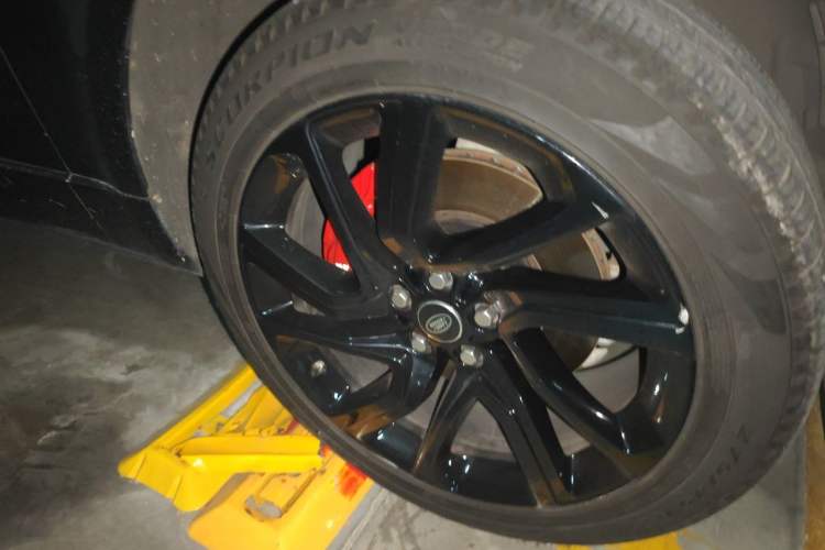 Used Land Rover Range Sport 2020 3.0 L6 HSE DYNAMIC Right Front Wheel Hub