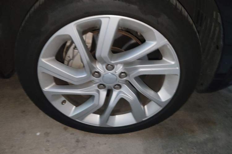 Used Land Rover Range Sport 2020 3.0 L6 SE Right Front Wheel Hub