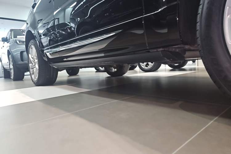 Used Land Rover Range Sport 2020 3.0 L6 HSE DYNAMIC Right Side Sill