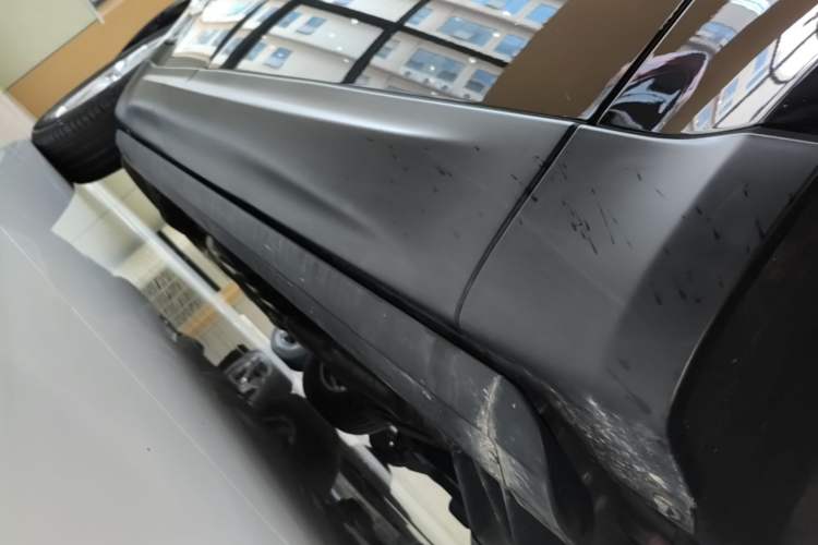 Used Land Rover Range Sport 2020 3.0 L6 SE Right Side Sill