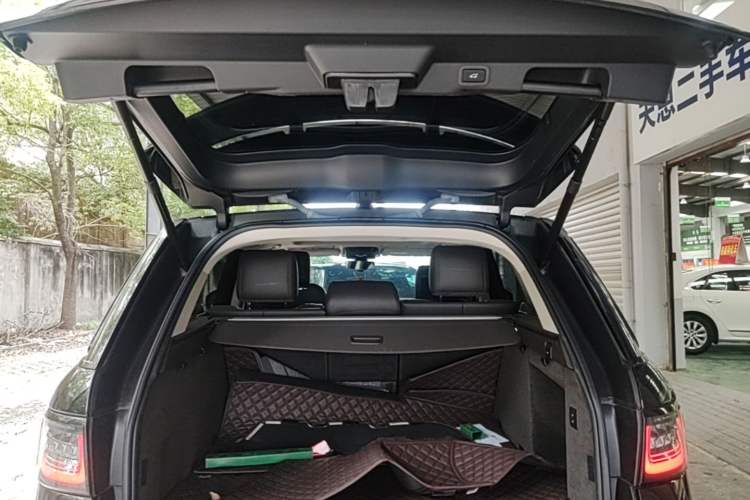 Used Land Rover Range Sport 2020 3.0 L6 HSE DYNAMIC Trunk