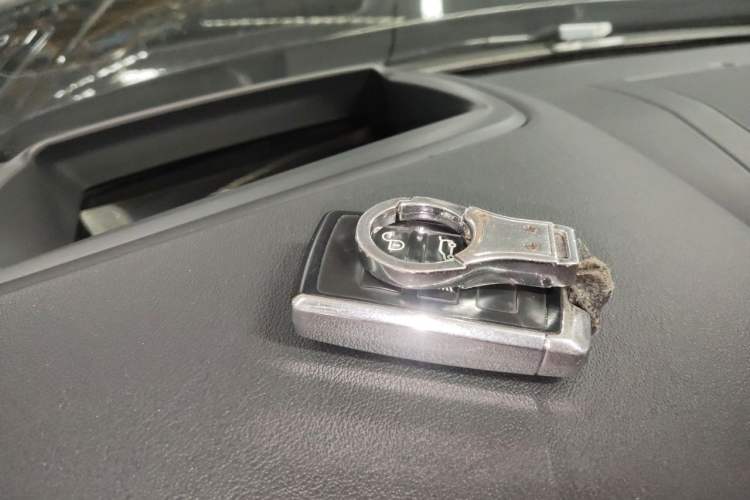 Used Land Rover Range Sport 2020 3.0 L6 HSE DYNAMIC Vehicle Key