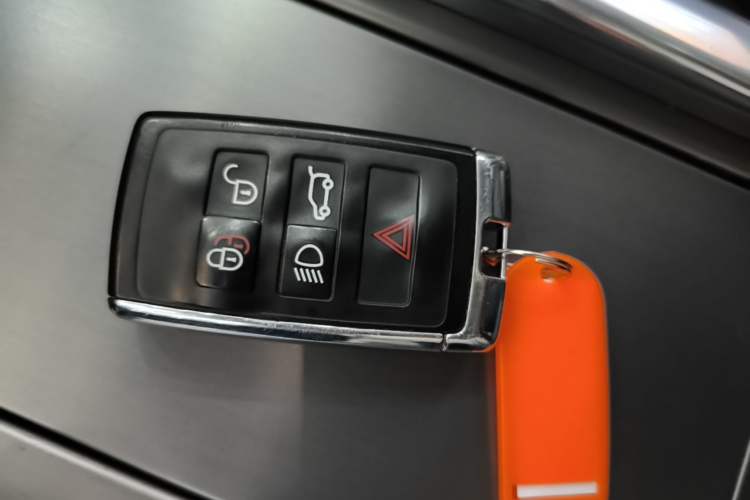 Used Land Rover Range Sport 2020 3.0 L6 SE Vehicle Key