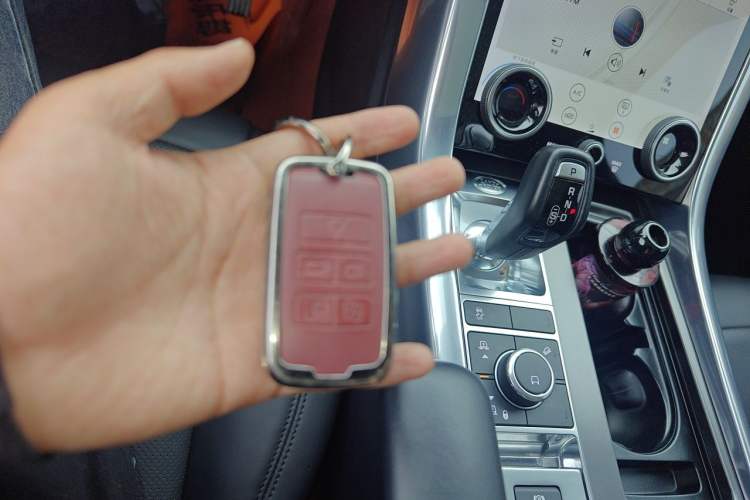 Used Land Rover Range Sport 2020 3.0 L6 SE Vehicle Key