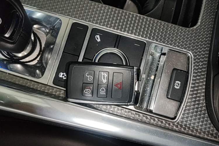 Used Land Rover Range Sport 2020 3.0 L6 HSE DYNAMIC Vehicle Key