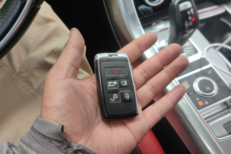 Used Land Rover Range Sport 2020 3.0 L6 HSE DYNAMIC Vehicle Key