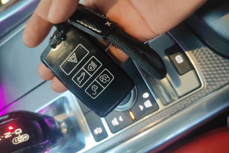 Used Land Rover Range Sport 2020 3.0 L6 HSE DYNAMIC Vehicle Key