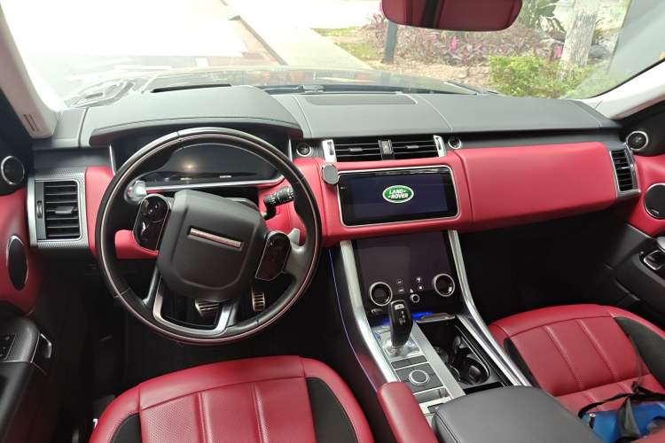 Used Land Rover Range Sport 2020 3.0 L6 HSE DYNAMIC Center Console
