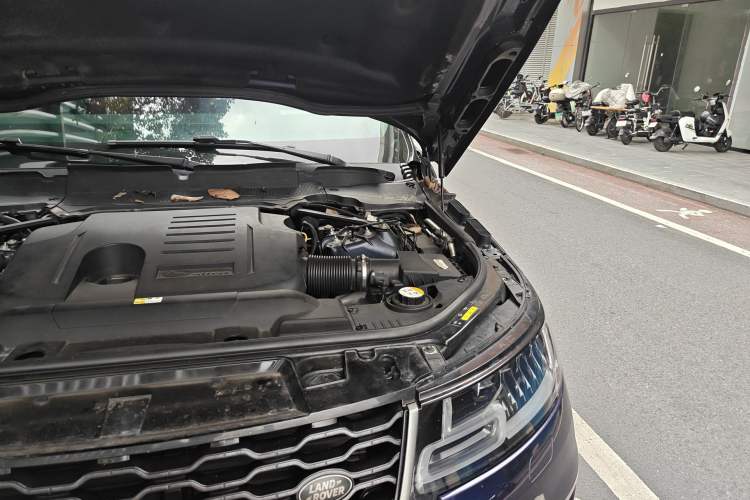 Used Land Rover Range Sport 2020 3.0 L6 HSE DYNAMIC Engine Bay Left