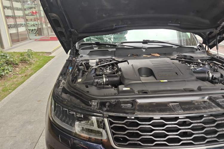 Used Land Rover Range Sport 2020 3.0 L6 HSE DYNAMIC Engine Bay Right