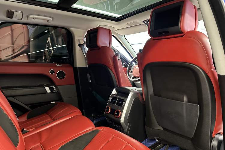 Used Land Rover Range Sport 2020 3.0 L6 HSE DYNAMIC Interior 14