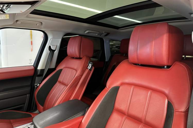 Used Land Rover Range Sport 2020 3.0 L6 HSE DYNAMIC Interior 9