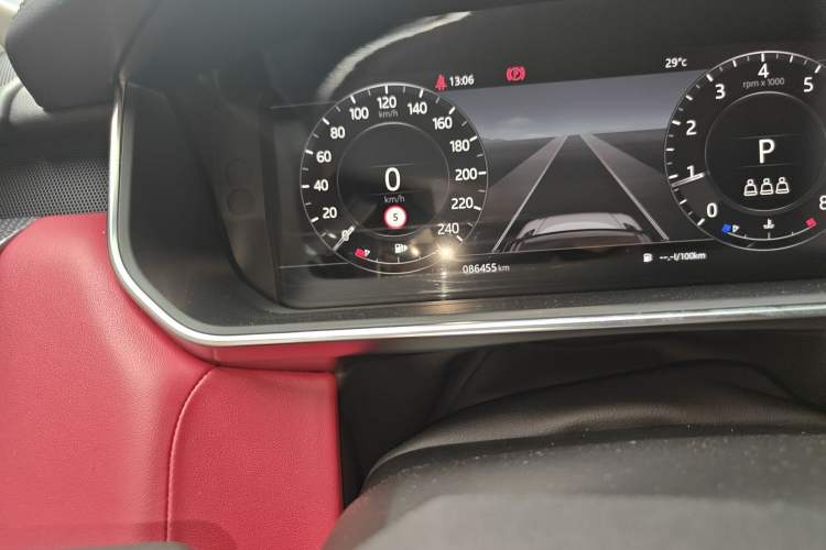 Used Land Rover Range Sport 2020 3.0 L6 HSE DYNAMIC Odometer Close Up