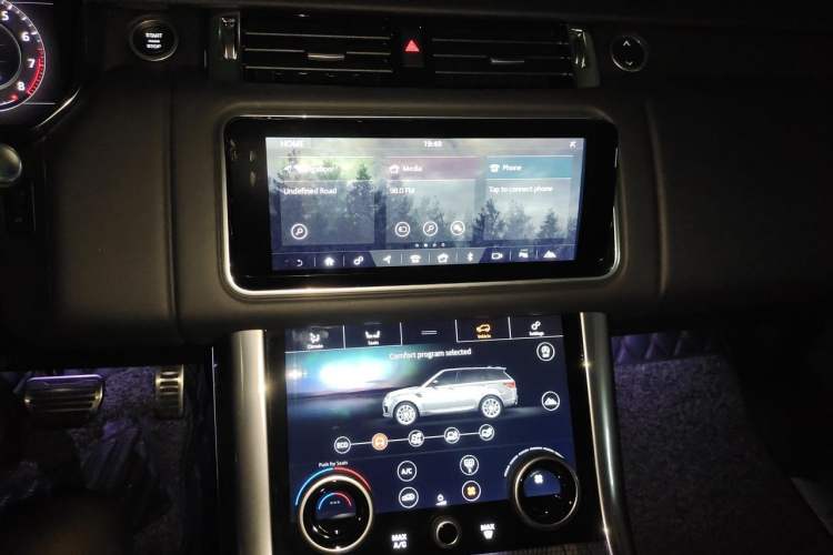 Used Land Rover Range Sport 2020 3.0 L6 HSE DYNAMIC Audio And AC Panel