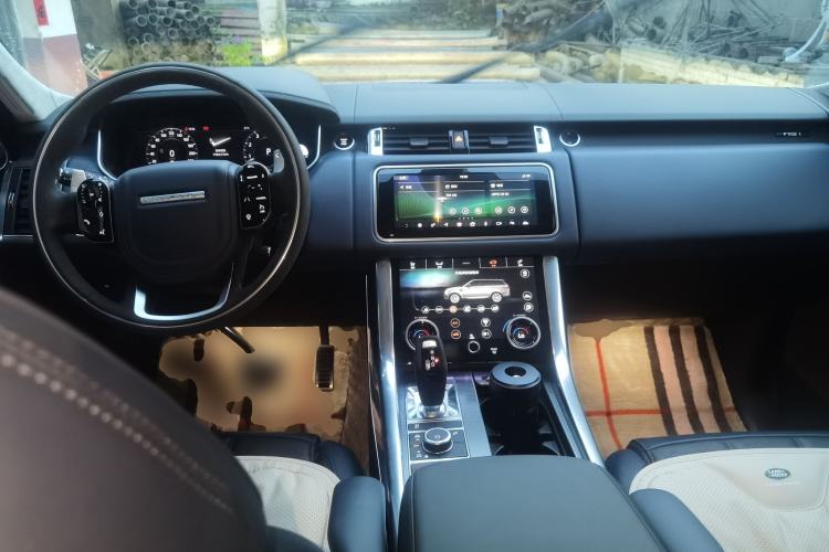 Used Land Rover Range Sport 2020 3.0 L6 HST Center Console