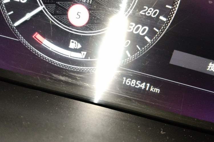 Used Land Rover Range Sport 2020 3.0 L6 HSE DYNAMIC Odometer Close Up