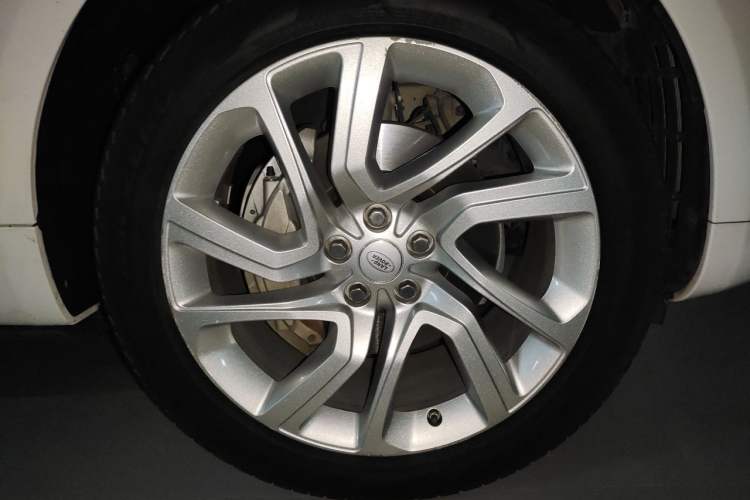 Used Land Rover Range Sport 2020 3.0 L6 HSE DYNAMIC Right Front Wheel Hub