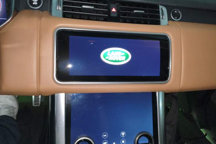 Used Land Rover Range Sport 2020 3.0 L6 HSE DYNAMIC Audio And AC Panel