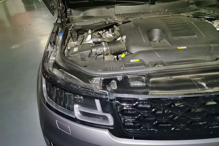 Used Land Rover Range Sport 2020 3.0 L6 HSE DYNAMIC Engine Bay Right