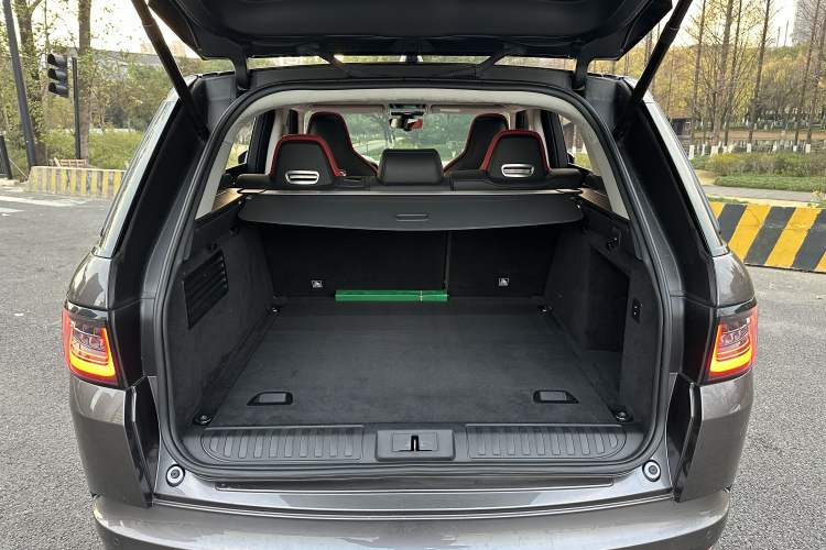 Used Land Rover Range Sport 2020 5.0 SC V8 SVR Interior 14