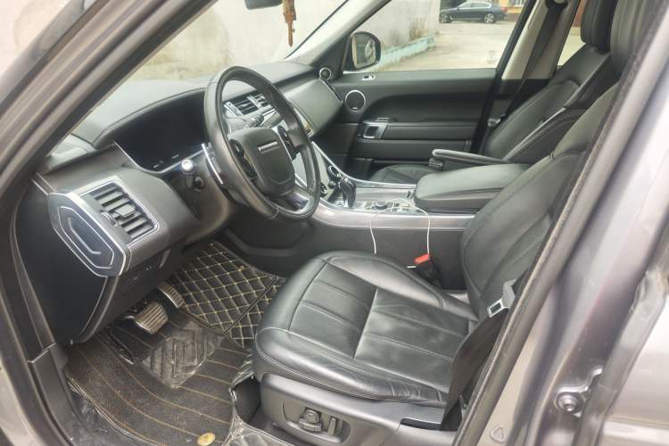 Used Land Rover Range Sport 2020 3.0 L6 HSE DYNAMIC Interior 2