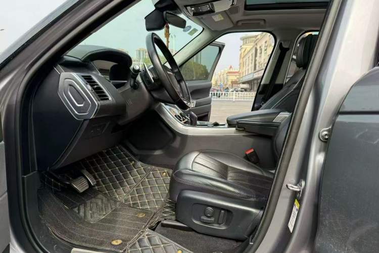 Used Land Rover Range Sport 2020 3.0 L6 HSE DYNAMIC Interior 3