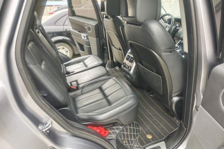 Used Land Rover Range Sport 2020 3.0 L6 HSE DYNAMIC Interior 4