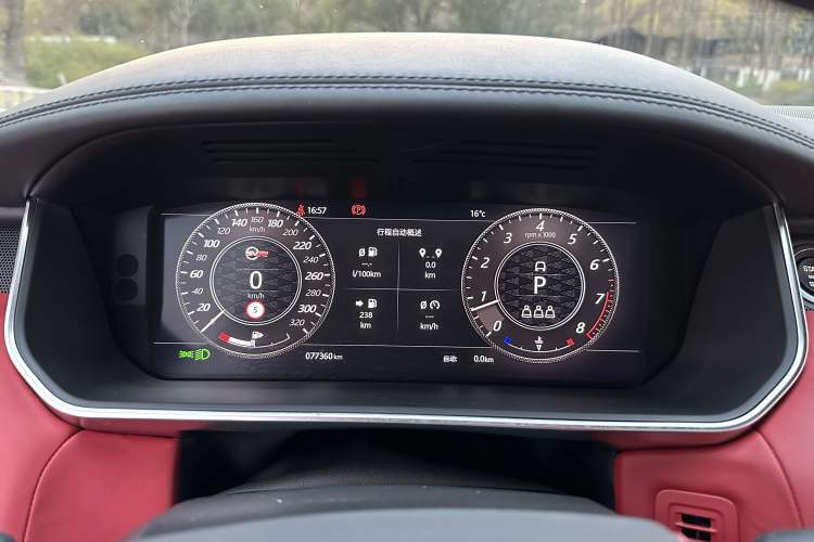 Used Land Rover Range Sport 2020 5.0 SC V8 SVR Odometer Close Up