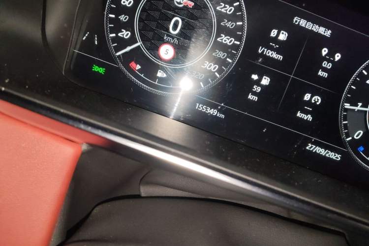 Used Land Rover Range Sport 2020 3.0 L6 HSE DYNAMIC Odometer Close Up