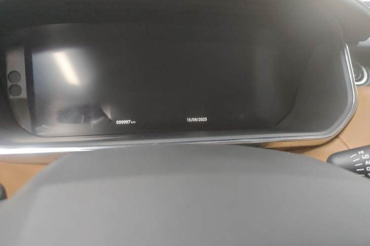 Used Land Rover Range Sport 2020 3.0 L6 HSE DYNAMIC Odometer Close Up