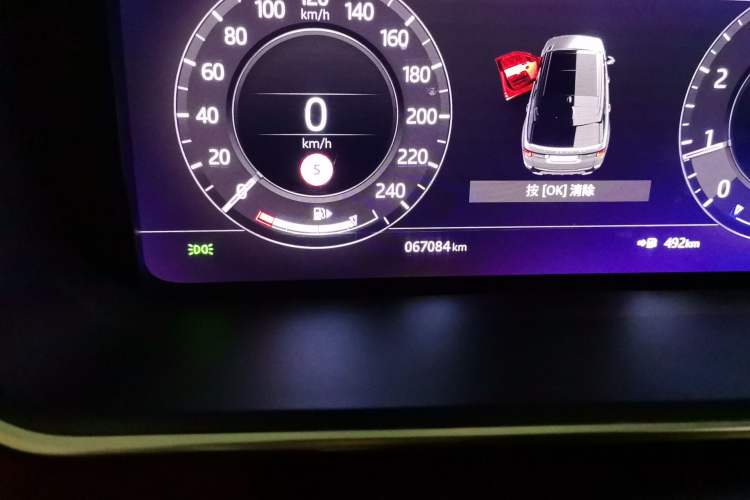 Used Land Rover Range Sport 2020 3.0 L6 HSE DYNAMIC Odometer Close Up