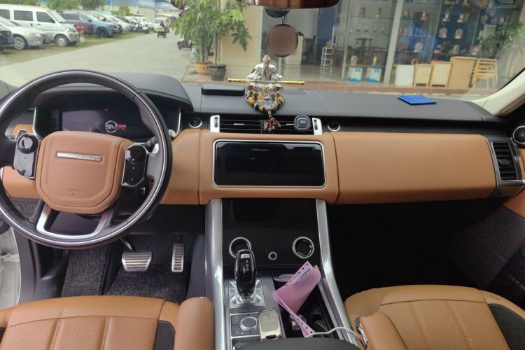 Used Land Rover Range Sport 2020 3.0 L6 HSE DYNAMIC Center Console