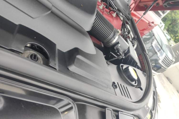 Used Land Rover Range Sport 2020 3.0 L6 HST Engine Bay Left