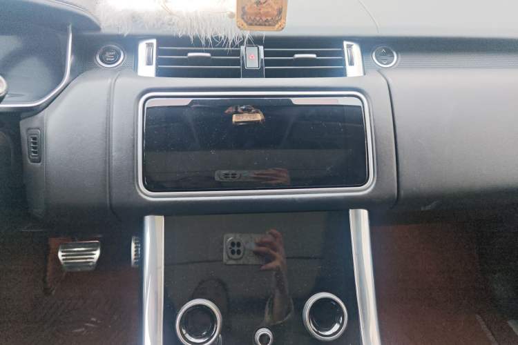 Used Land Rover Range Sport 2020 3.0 L6 HSE DYNAMIC Audio And AC Panel