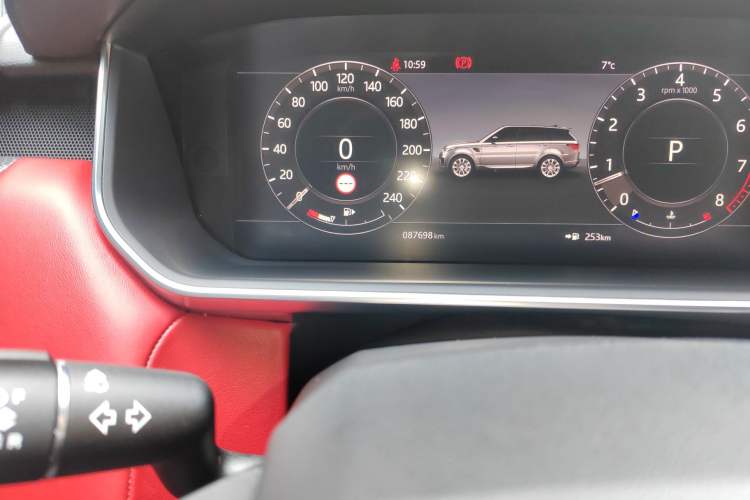 Used Land Rover Range Sport 2020 3.0 L6 HSE DYNAMIC Odometer Close Up