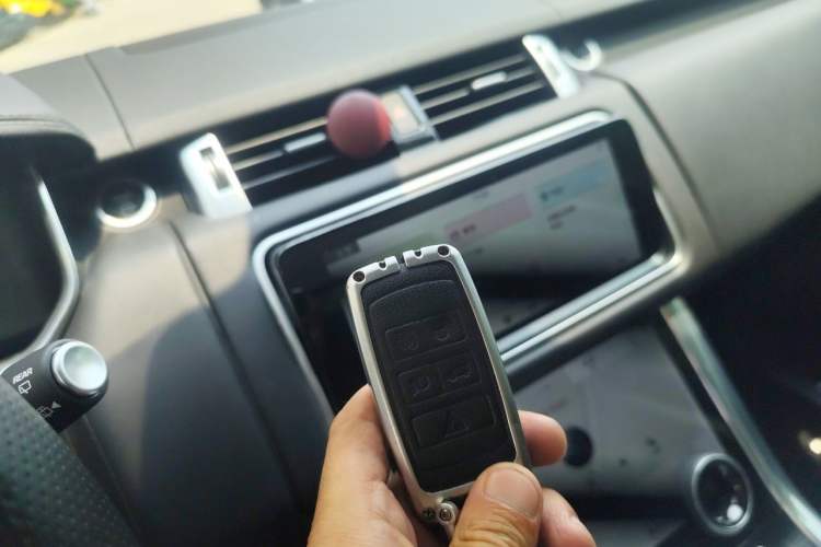 Used Land Rover Range Sport 2020 3.0 L6 SE Vehicle Key