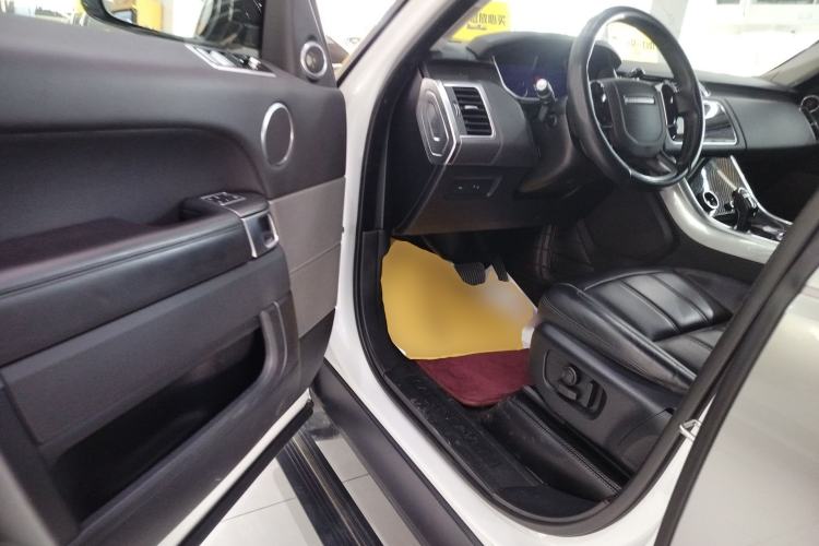 Used Land Rover Range Sport 2020 3.0 L6 SE Interior 3