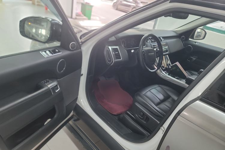 Used Land Rover Range Sport 2020 3.0 L6 SE Interior 3
