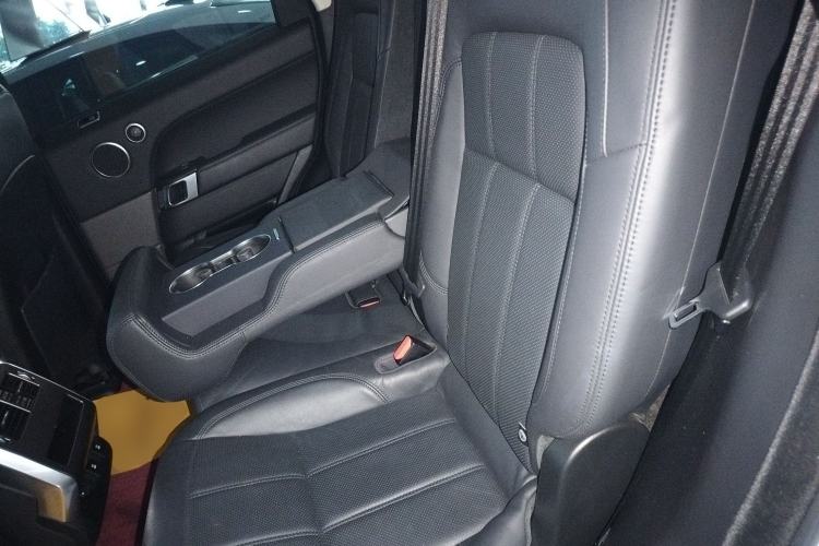 Used Land Rover Range Sport 2020 3.0 L6 SE Interior 4