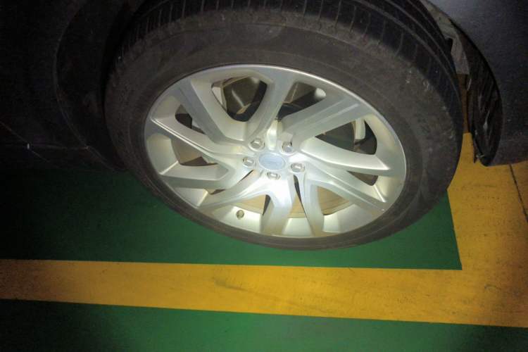 Used Land Rover Range Sport 2020 3.0 L6 HSE DYNAMIC Right Front Wheel Hub