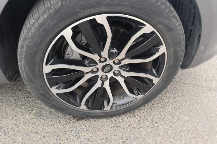 Used Land Rover Range Sport 2020 3.0 L6 HSE DYNAMIC Right Front Wheel Hub