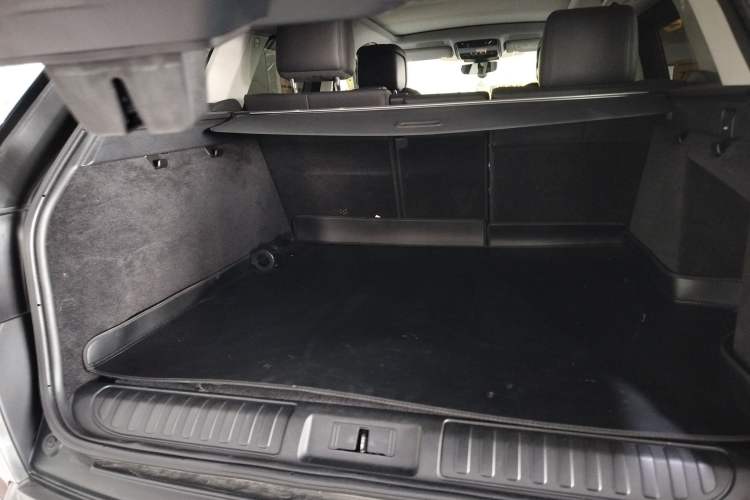 Used Land Rover Range Sport 2020 3.0 L6 SE Trunk
