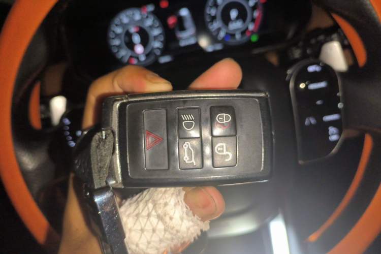 Used Land Rover Range Sport 2020 3.0 L6 HSE DYNAMIC Vehicle Key