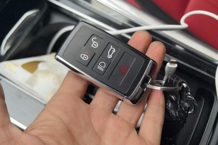 Used Land Rover Range Sport 2020 3.0 L6 HSE DYNAMIC Vehicle Key