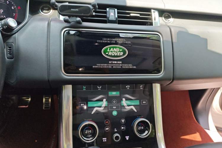 Used Land Rover Range Sport 2020 3.0 L6 HSE DYNAMIC Audio And AC Panel