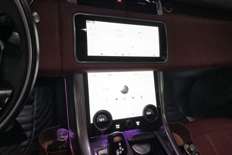 Used Land Rover Range Sport 2020 3.0 L6 HSE DYNAMIC Audio And AC Panel