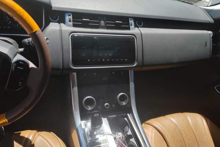 Used Land Rover Range Sport 2020 3.0 L6 SE Audio And AC Panel