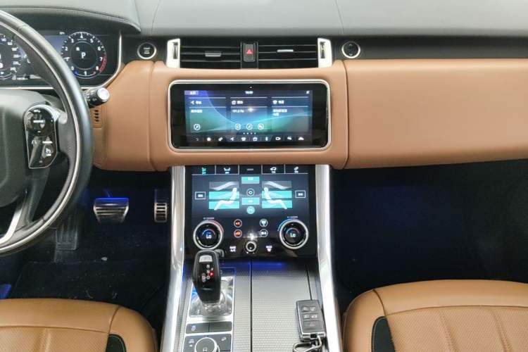 Used Land Rover Range Sport 2020 3.0 L6 HSE DYNAMIC Audio And AC Panel