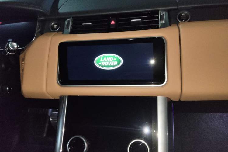 Used Land Rover Range Sport 2020 3.0 L6 HSE DYNAMIC Audio And AC Panel