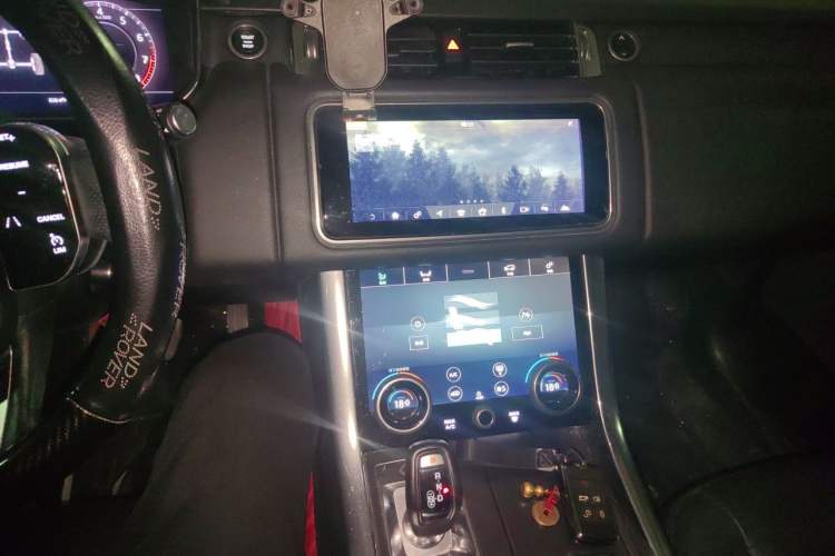 Used Land Rover Range Sport 2020 3.0 L6 SE Audio And AC Panel